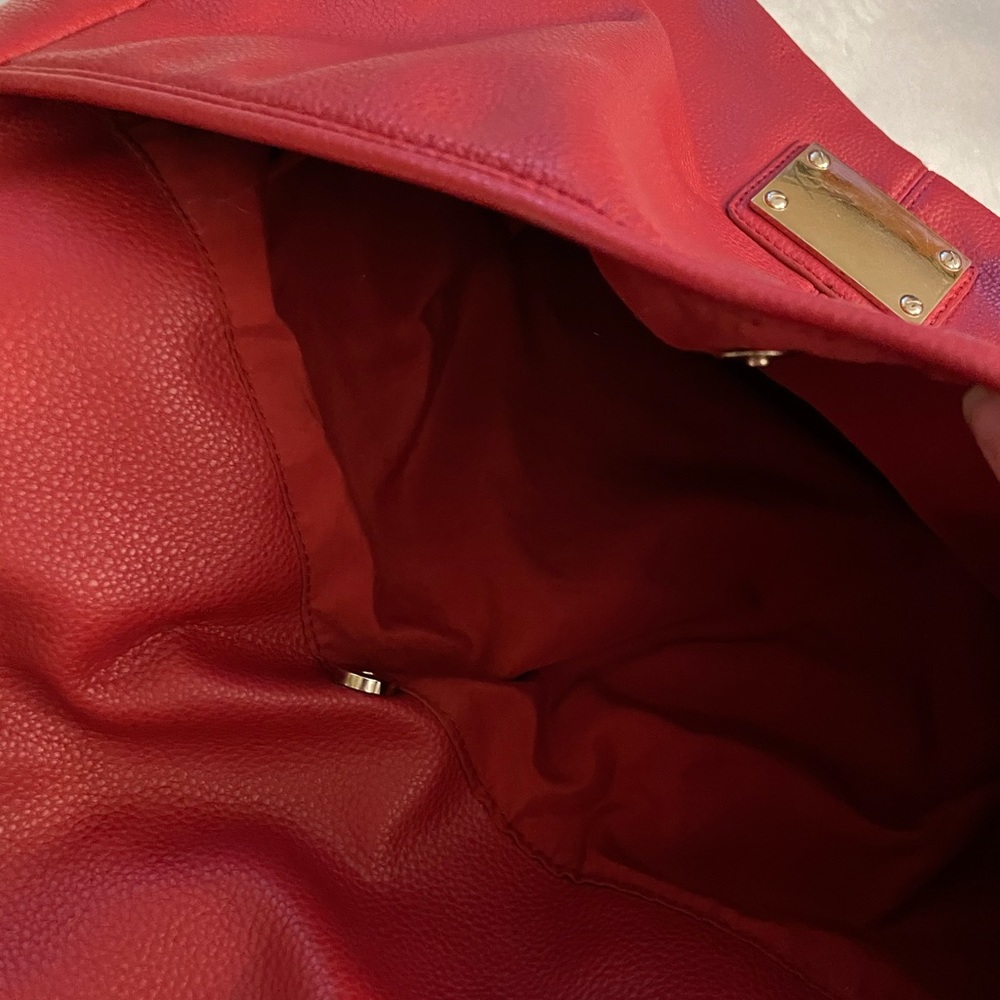 Red Purse - Picture 3 of 8